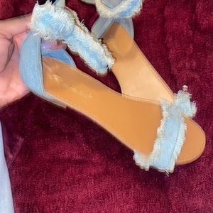 It has a little bit of a bleach stain but it’s barely noticeable